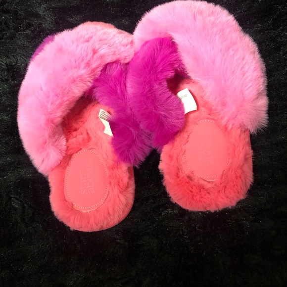Girls' Brooklyn Crossband Fur Slippers - Cat & Jack™ - Picture 8 of 9
